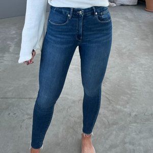Good American Dark Wash Skinny Jean Size 8/29